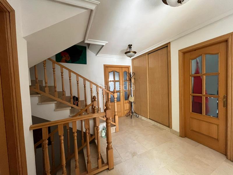 Foto b63df8f4-d481-4d87-b423-8e414017810b. Chalet avec cheminée chauffage parking dans El Arroyo-La Fuente Fuenlabrada