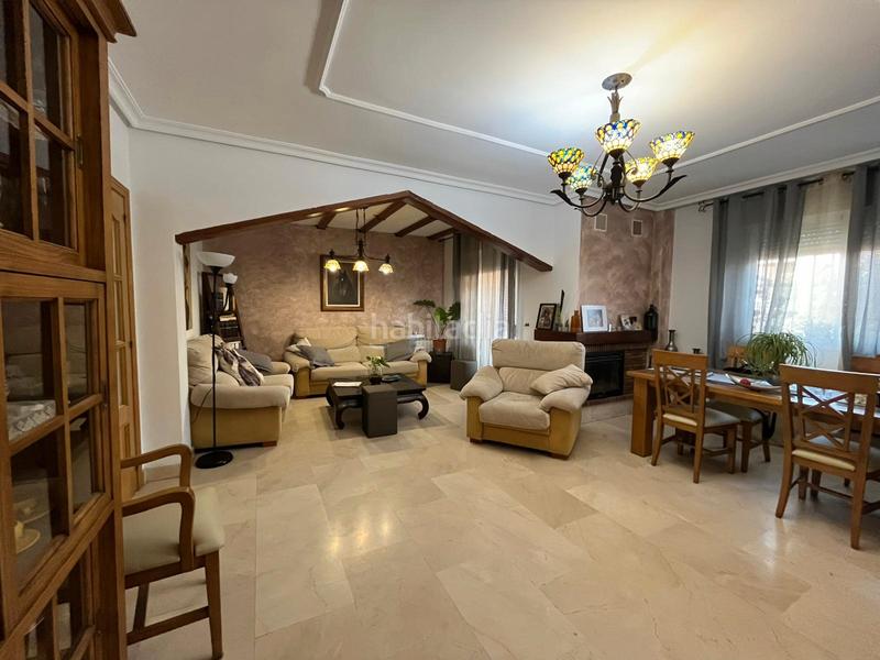 Foto 4a0cd29c-eb7b-4b0d-9a1b-ac92605c7e7d. Chalet avec cheminée chauffage parking dans El Arroyo-La Fuente Fuenlabrada