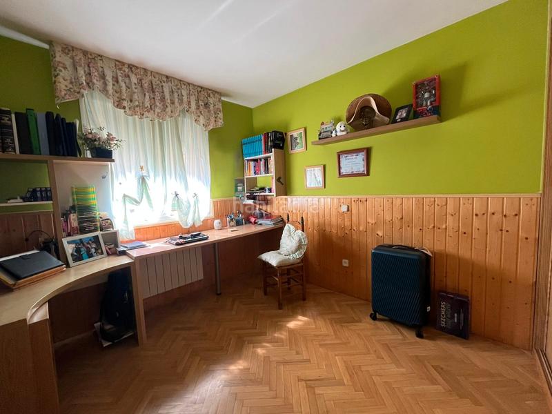 Foto 56037997-1c6d-4ba2-8c1b-5205c6b15056. Chalet avec cheminée chauffage parking dans El Arroyo-La Fuente Fuenlabrada