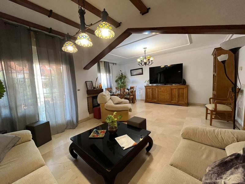 Foto ca2811ee-72e8-4f17-8d25-7e7f29389863. Chalet avec cheminée chauffage parking dans El Arroyo-La Fuente Fuenlabrada