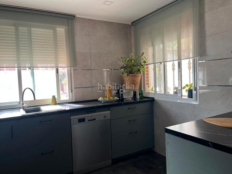 Foto ceef7aab-6461-475b-bf46-d3b43c8ec9c9. Chalet avec cheminée chauffage parking dans El Arroyo-La Fuente Fuenlabrada