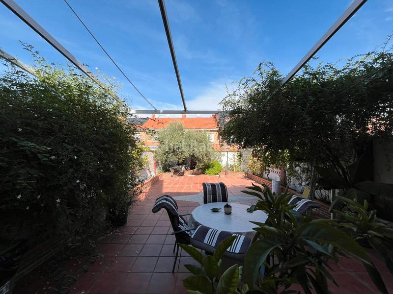 Foto fb2184ee-1dfb-4c37-bf90-b9f6872b8594. Chalet avec cheminée chauffage parking dans El Arroyo-La Fuente Fuenlabrada