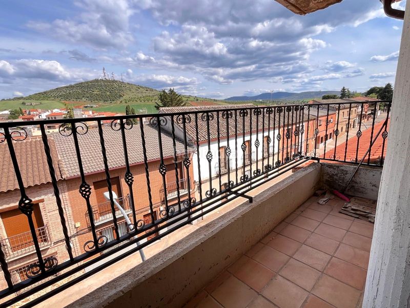 Foto 574dc30e-4e04-485a-b9b8-6072f17c3d5f. Piso en calle san francisco 50 edificio completo en Navalmorales (Los)