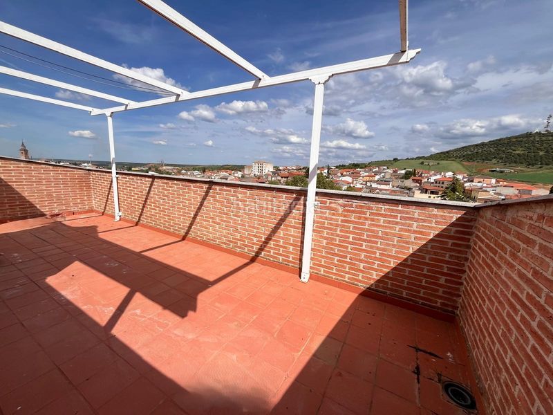 Foto 8e2be942-9f14-4cf5-a0fb-7cfc9677ea96. Piso en calle san francisco 50 edificio completo en Navalmorales (Los)