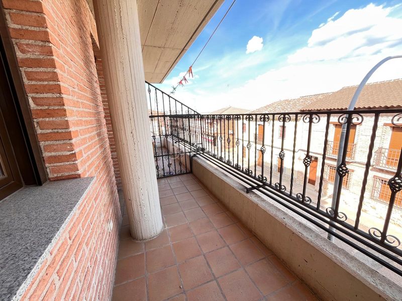 Foto d12cc4d9-bc3c-46cd-b6bc-eb82ff321067. Piso en calle san francisco 50 edificio completo en Navalmorales (Los)