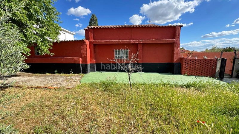 Foto 29181bff-4224-46b1-8bd3-b2e804fc4145. Casa aparellada amb xemeneia aparcament a Yeles