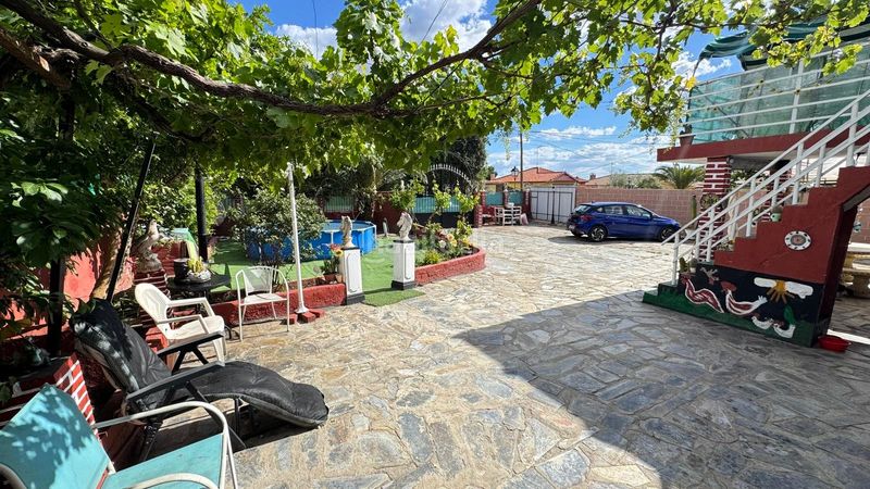 Foto 54613d36-1581-42f2-8eec-9be90d11f603. Casa aparellada amb xemeneia aparcament a Yeles