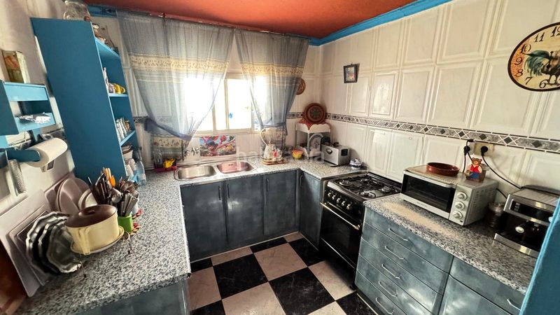 Foto 81db6da4-42af-4a63-b0e0-73f9ba9509df. Casa aparellada amb xemeneia aparcament a Yeles