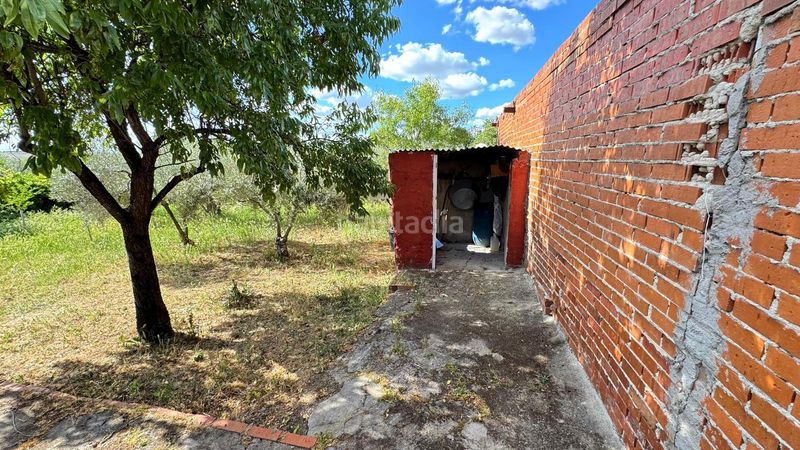 Foto ca033b13-e8d2-4311-be4d-337300869853. Casa aparellada amb xemeneia aparcament a Yeles