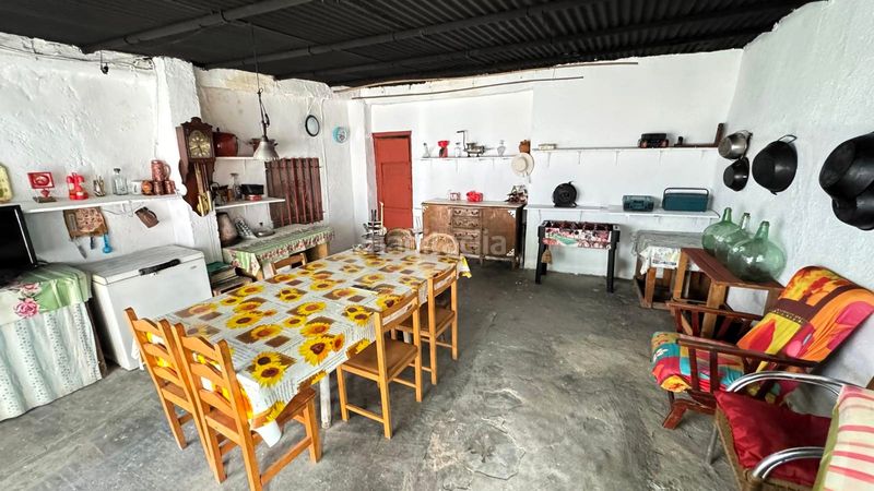 Foto e01e4a5e-1936-4bcb-a9a8-0e15d27a2b73. Casa aparellada amb xemeneia aparcament a Yeles