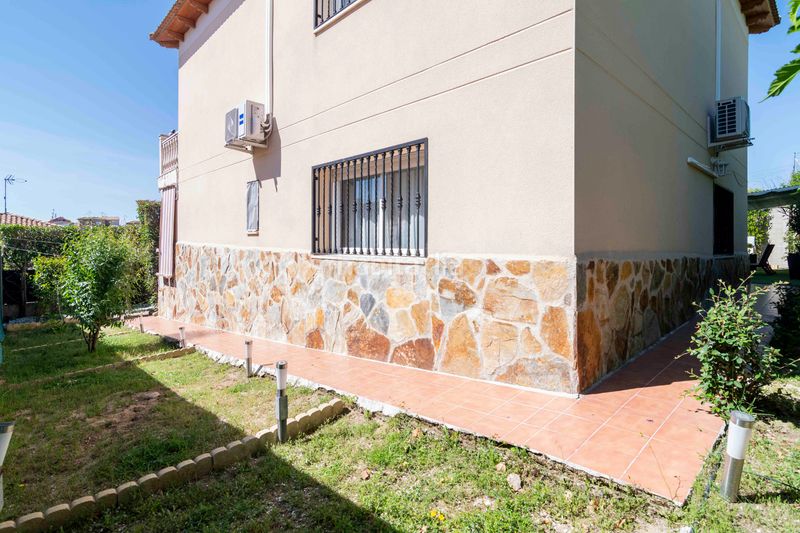 Foto c68b8506-e06d-4537-b453-97f8521012fd. Xalet amb calefacció aparcament piscina a Méntrida