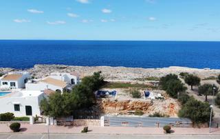 Xalet a Avinguda de cala blanca 33. Chalet de nueva construcción en primera línea de mar