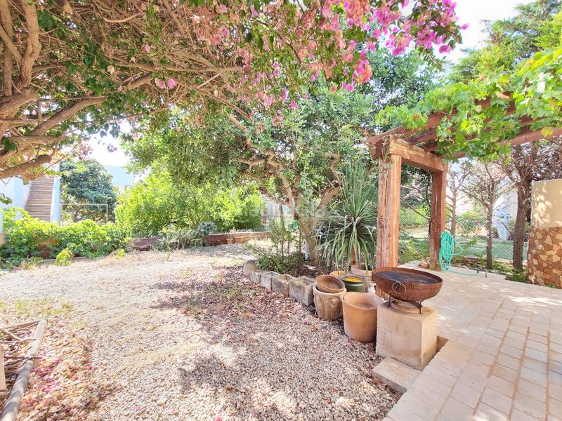 Foto 0154572b-3bc5-4564-9cec-c933960ce65a. Casa adosada vivienda con mucho encanto en una zona privilegiada en Ciutadella de Menorca