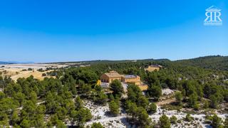 Rural plot in Caravaca de la Cruz. Venta de finca exclusiva de 500 hectáreas con viviendas, piscina