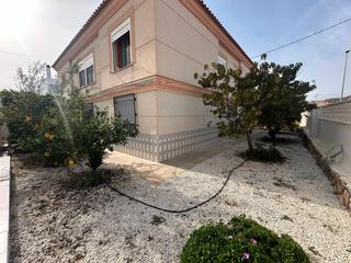 Chalet  Calle tánger. Chalet con parcela y dos viviendas independientes en calabardina