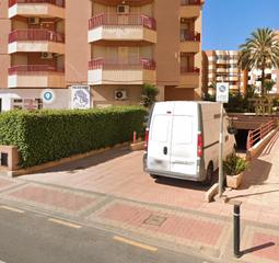 Aparcament cotxe  Calle ramón y cajal. Plaza de garaje cubierta en venta en el centro de águilas, murci