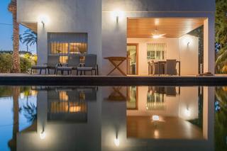 Chalet  Calle urb calarreona. Exclusivo chalet en calarreona con piscina privada y a pocos met