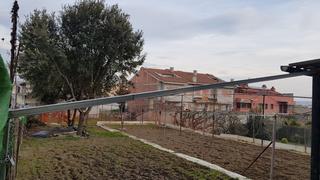 Terreny residencial  Carrer cerdenya. Terreny amb nau en venda