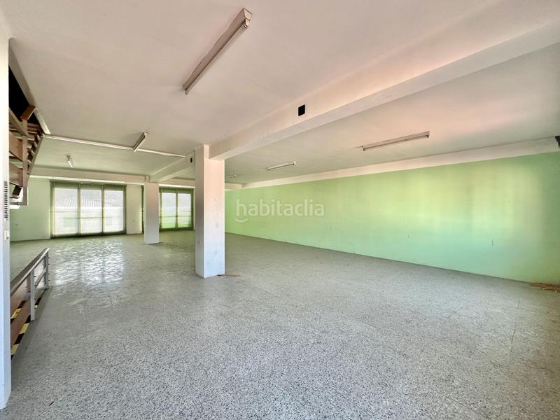 Foto 4e0ce15c-56ab-45d9-8721-7ca9bf1753fc. Édifice dans avinguda de la generalitat 26 dans Torelló