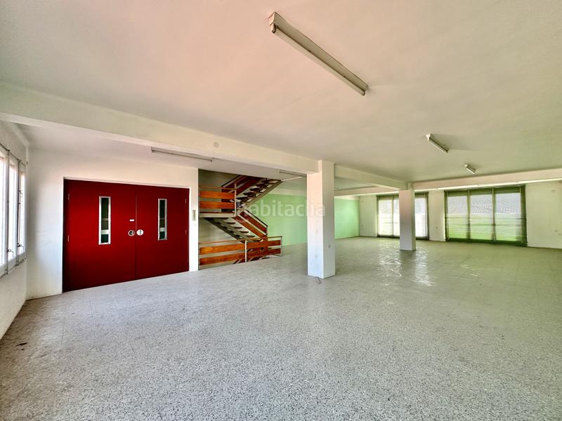 Foto 9239a2e6-98d3-4daf-aeef-74cf423fe99e. Édifice dans avinguda de la generalitat 26 dans Torelló