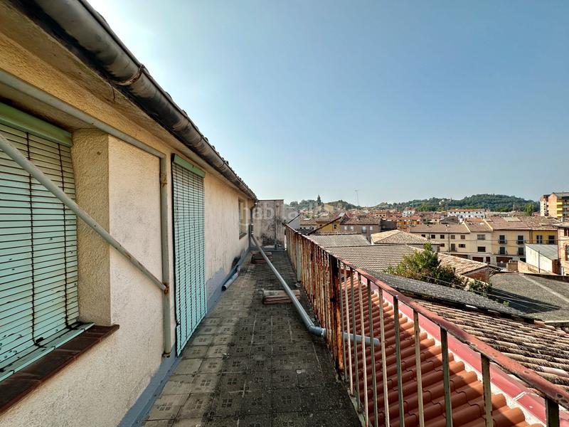 Foto b1939038-e52a-47f3-be06-012335cabce4. Édifice dans avinguda de la generalitat 26 dans Torelló