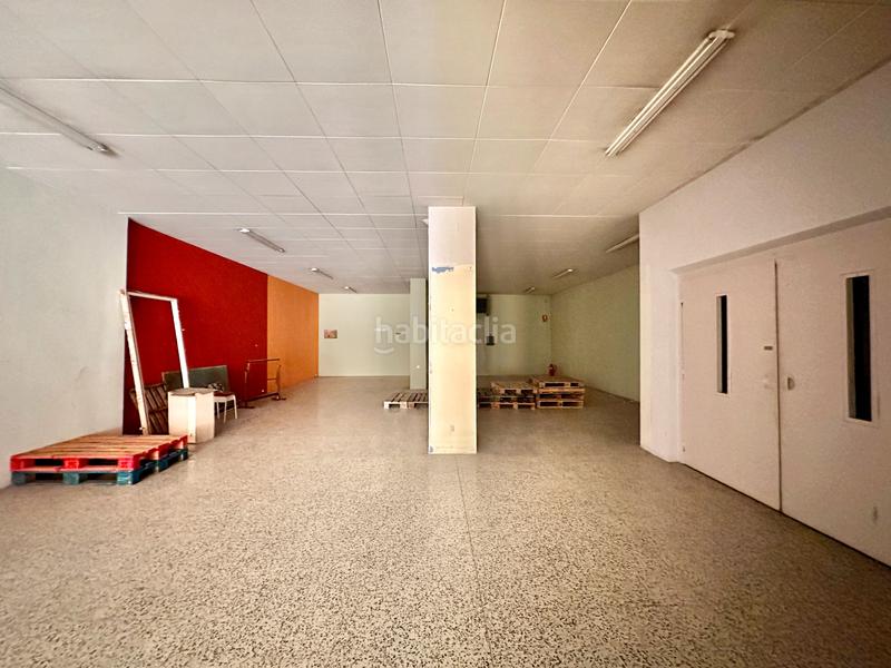 Foto b6d3fb54-eb9a-4142-a3d1-c6836f157ea1. Édifice dans avinguda de la generalitat 26 dans Torelló