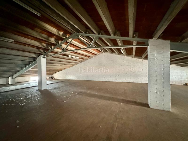 Foto c0176db3-9645-4a31-8b06-c1a9274ded4e. Édifice dans avinguda de la generalitat 26 dans Torelló