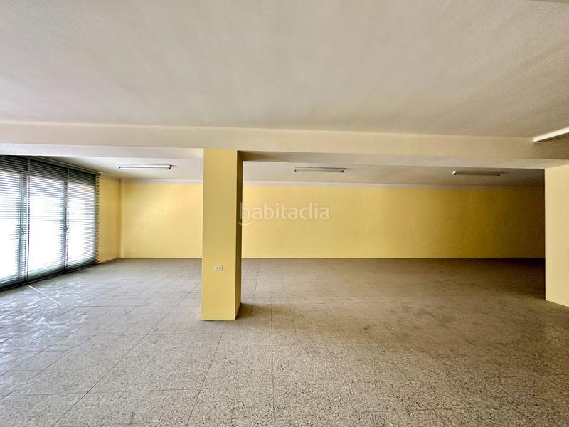 Foto dad74128-1839-45ce-bcd3-2454a9ea14d1. Édifice dans avinguda de la generalitat 26 dans Torelló