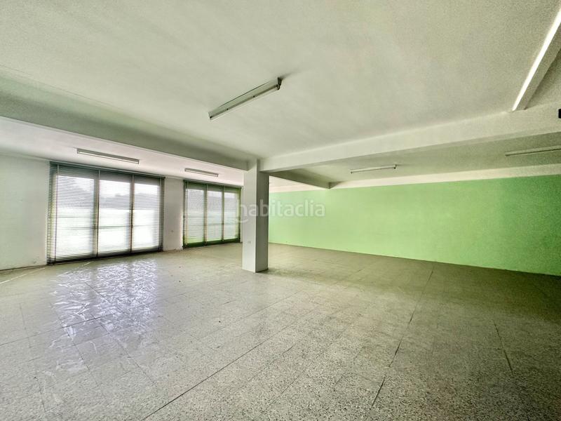 Foto fb40f8c5-fbef-456e-ac15-7350e835b7bd. Édifice dans avinguda de la generalitat 26 dans Torelló