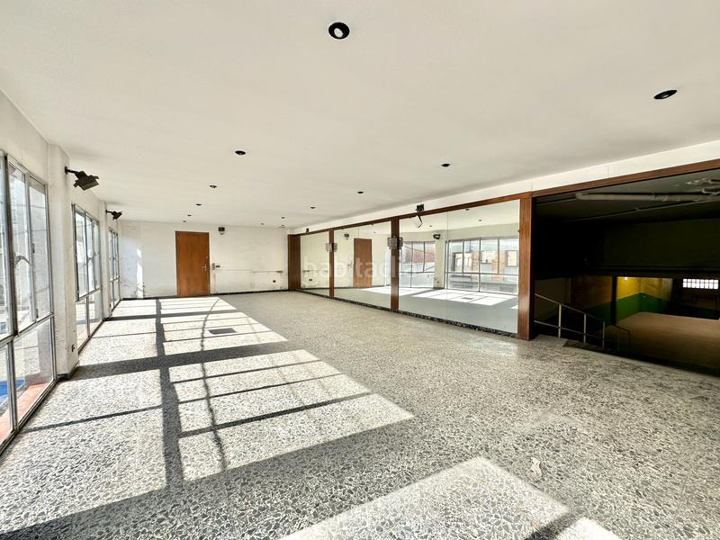 Foto 5d9f81f2-9052-4448-bed6-a9bca67a22e7. Local comercial a carrer del colomer 4 a Torelló