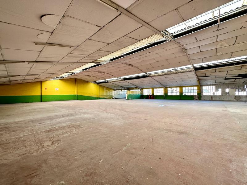 Foto 9fe4ab74-8207-461b-bbce-3abfff2bba14. Local comercial a carrer del colomer 4 a Torelló