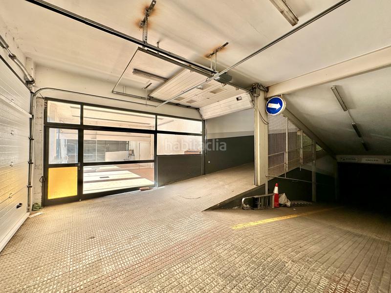 Foto d6f9f1ca-4dd9-43a7-862b-fa7d11528d8a. Local comercial a carrer del colomer 4 a Torelló