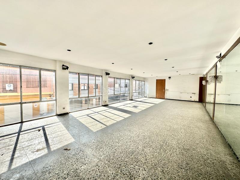 Foto f723f208-7c2d-4fdf-937e-87c36b279f9c. Local comercial a carrer del colomer 4 a Torelló