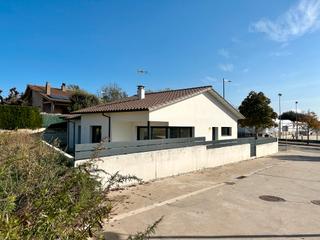 Casa en Avinguda del castell 81. Preciosa torre d'obra nova a planta baixa