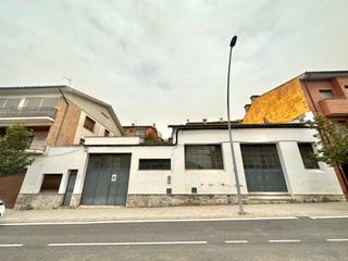 Terreny residencial a Carrer jaume balmes 17. Terreny amb nau amb projecte residencial