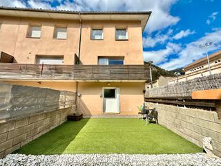 Casa  Carrer del puigmal. [reservat] preciosa casa unifamiliar amb jardí a ribes de freser