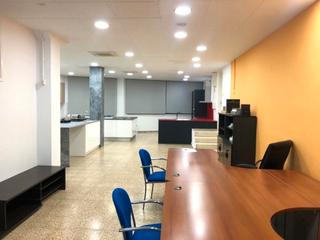 Local Comercial  Carrer de puigdassalit. Gran local comercial de 130 m2 a tocar el centre de torelló