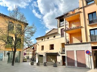 Casa  Carrer del pont. [reservada] espai, llum i possibilitats… al centre de torelló