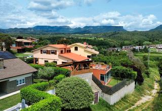Chalet in Santa Maria de Corcó. On la calma respira natura, torre única al cor del collsacabra