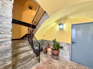 Edifici a Montesquiu. Edifici residencial per inversors