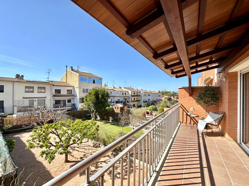 Foto 9cb65f5d-e21e-47e0-b3a5-c6f56cb9e3fd. Casa adossada amb xemeneia calefacció aparcament a Taradell