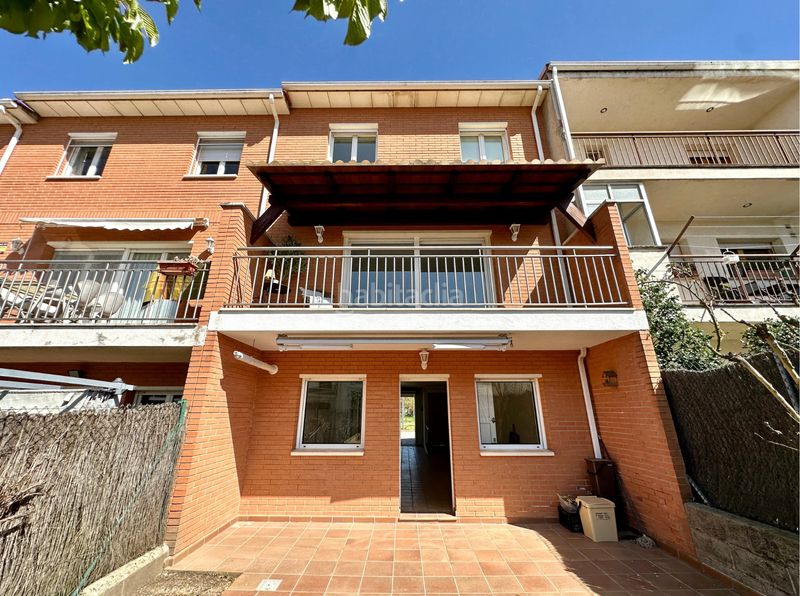 Foto abf25608-cada-457d-bc5d-b8a0d9a7d992. Casa adossada amb xemeneia calefacció aparcament a Taradell