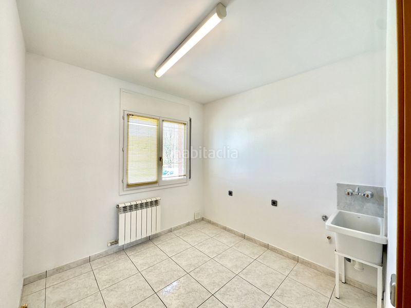 Foto c23aac28-8cb9-4056-ba80-fabdebd559b1. Casa adossada amb xemeneia calefacció aparcament a Taradell