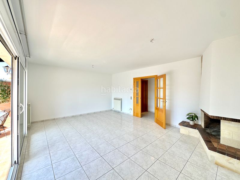 Foto fcb6001c-b78d-4ab9-bd62-e6b201e1012a. Casa adossada amb xemeneia calefacció aparcament a Taradell