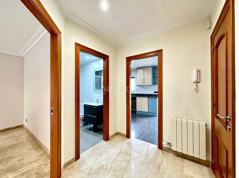 Foto 684579de-500d-4094-86d5-d2f5800456e3. Casa adossada amb xemeneia calefacció aparcament a Campdevànol