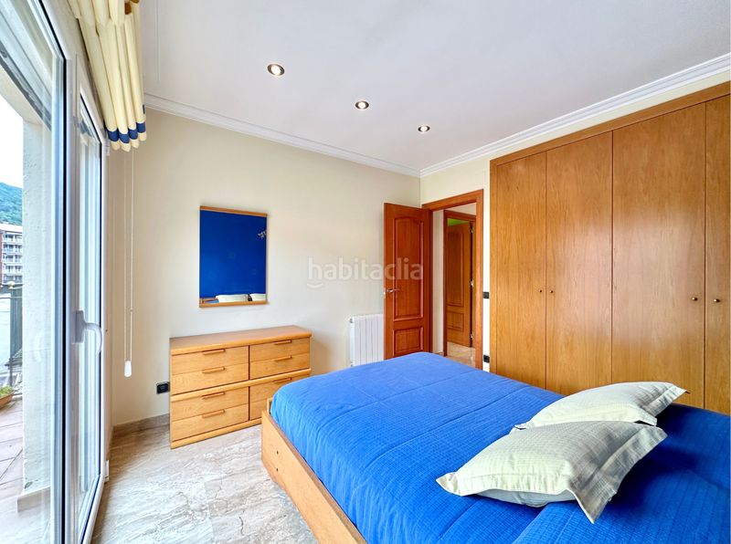 Foto ab2dca1a-c867-462e-bfe1-7d2ce4cd64e6. Casa adossada amb xemeneia calefacció aparcament a Campdevànol