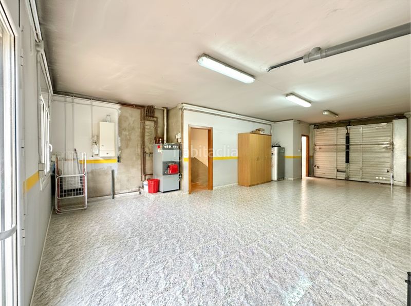 Foto e61ca452-1cdf-4b56-a408-21e96691e0b7. Casa adossada amb xemeneia calefacció aparcament a Campdevànol
