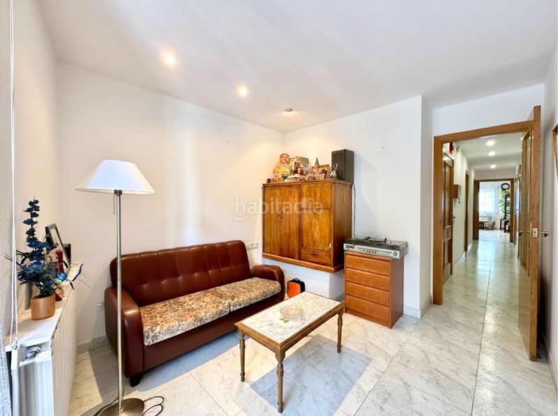 Foto d69bd25f-958d-49d6-a54f-702b8e5b38ce. Edificio in Torelló