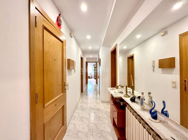 Foto f4cbf435-1387-4672-abaf-01421465e953. Edificio in Torelló