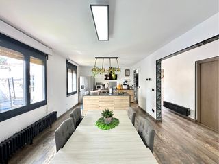 Chalet à Sant Pere de Torelló. Casa a 4 vents i 1.600 m2 de jardí